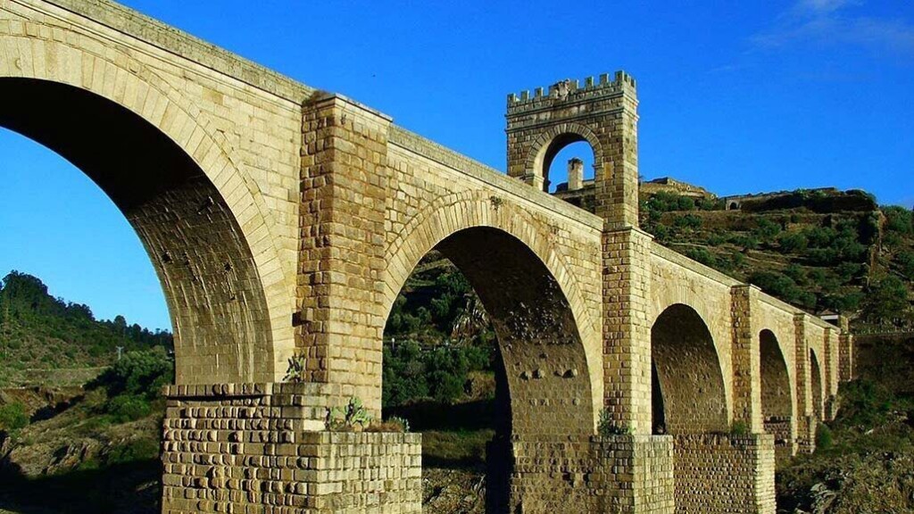 La localidad de Alcántara, declarada Bien de Interés Cultural puente alcantara