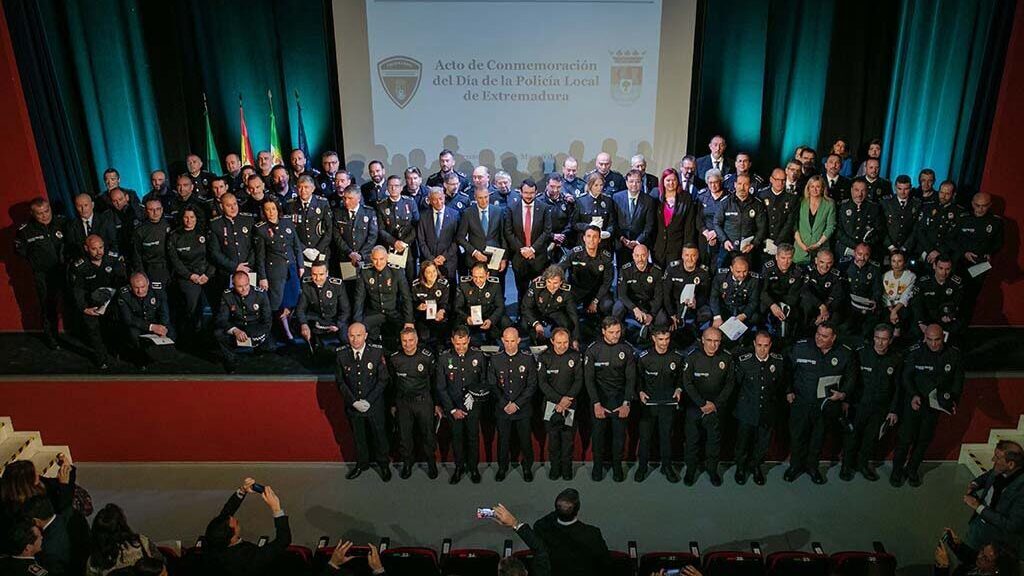 20230313 Medallas policias 010