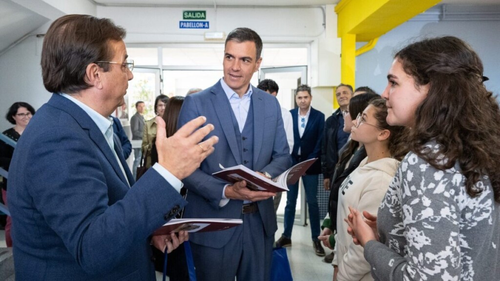 Fernández Vara visita junto a Pedro Sánchez el I.E.S. Zurbarán de Navalmoral de la Mata RGC 7368