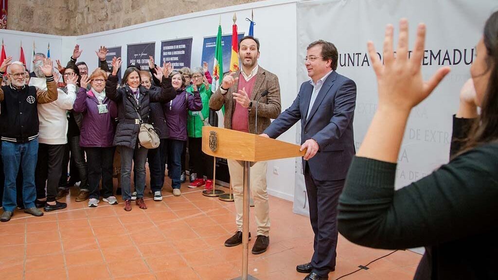 Fernandez Vara en el programa de turismo Imserso CNSE para personas sordas 2018