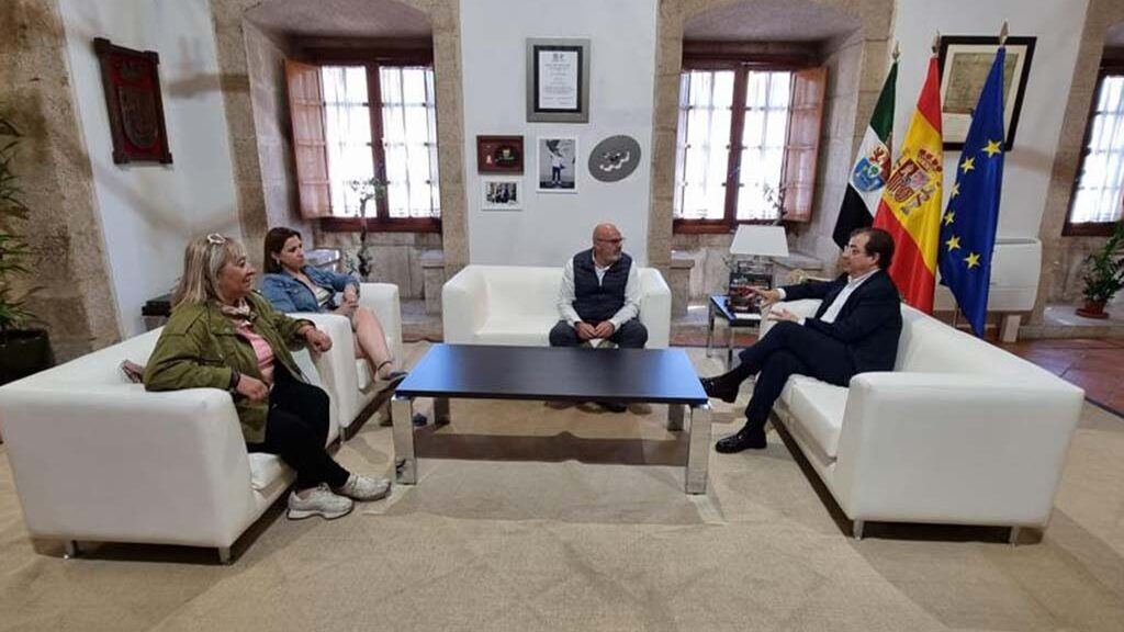 El Norte de Extremadura traslada a la Junta propuestas encaminadas a ayudar al sector cerecero WhatsApp Image 2023 06 06 at 14 12 06 2 2