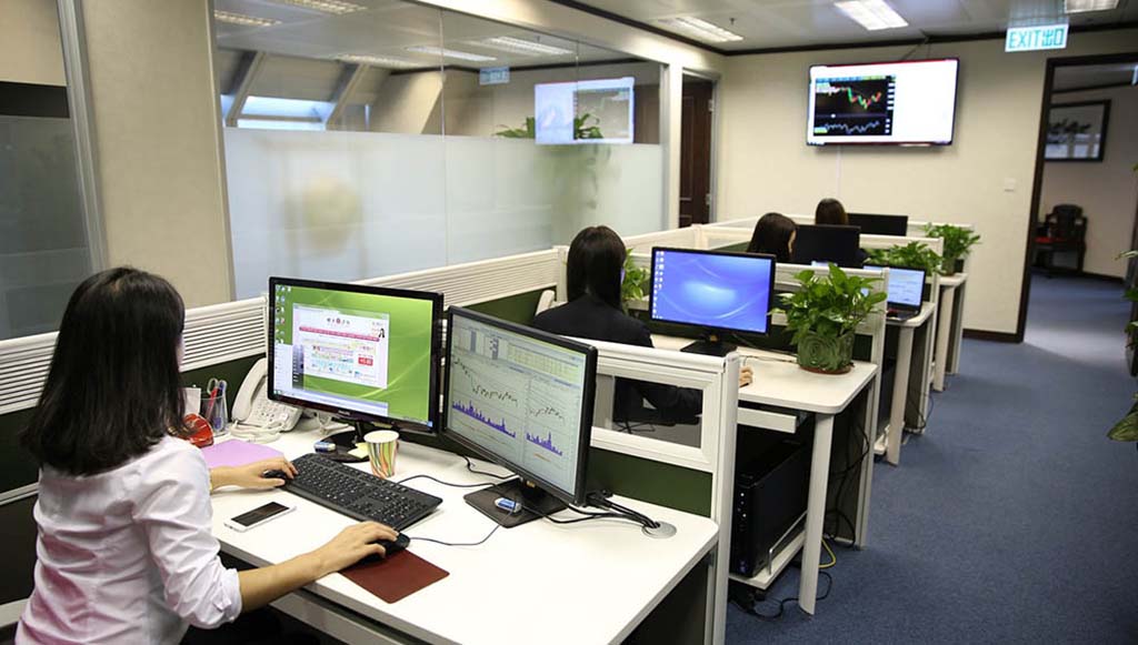 20230704 09 00 30 business man g9e782e2b0 1280