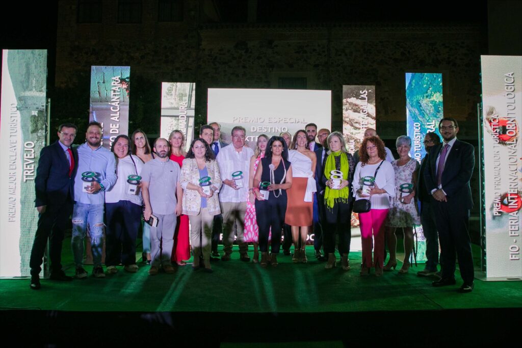 20230915 5 NP Presidenta Premios Turismo Onda Cero scaled 1