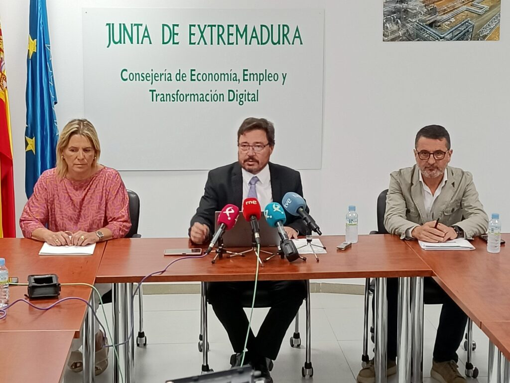 Extremadura cierra el mes de agosto con 744 desempleados más y un incremento de 685 personas más afiliadas a la Seguridad Social 4 sep Economia 1 scaled 1