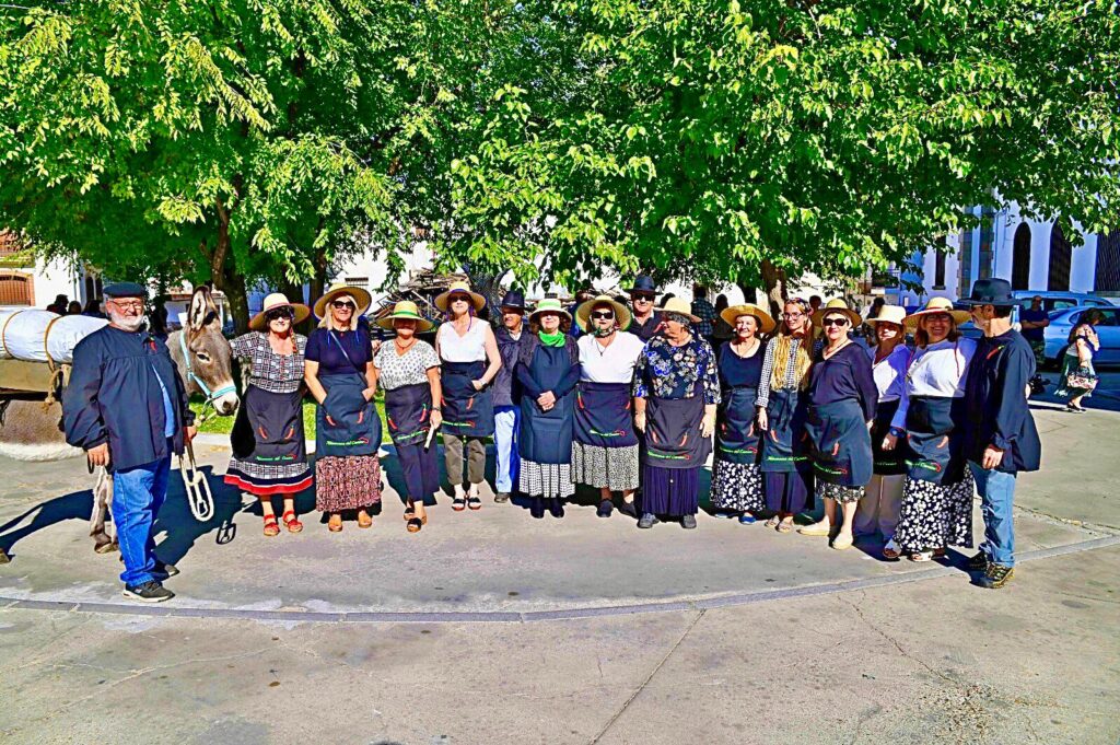El pimentón vuelve a enrojecer al pueblo de Aldeanueva del Camino Imagen de WhatsApp 2023 10 22 a las 13.05.463
