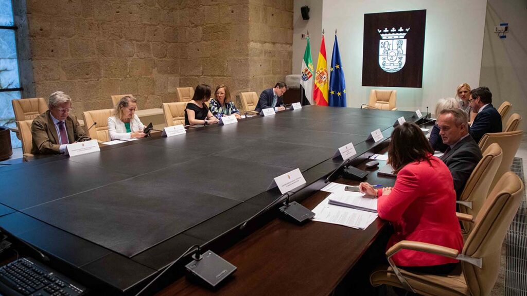 El Consejo de Gobierno de Extremadura aprueba 6 millones de euros en ayudas al viñedo para paliar los efectos de la sequía 20240528 Consejo de gobierno 01