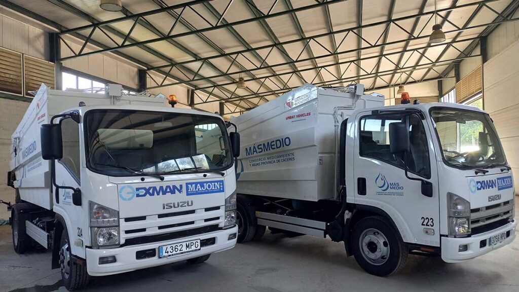 MásMedio incorpora nuevos vehículos para la gestión de residuos sólidos urbanos en la zona del Valle del Ambroz CAMIONES AMBROZ MASMEDIO 1