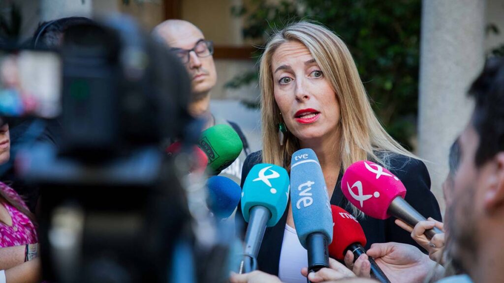 foto presidenta medios 2