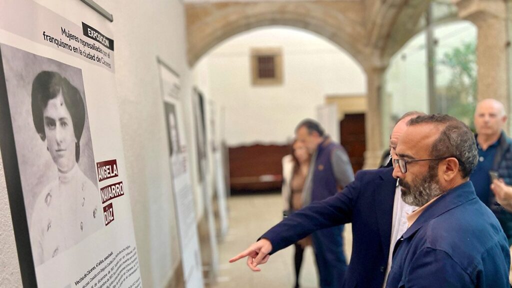 Morales Visita Exposicion Mujeres Extremenas Represaliadas