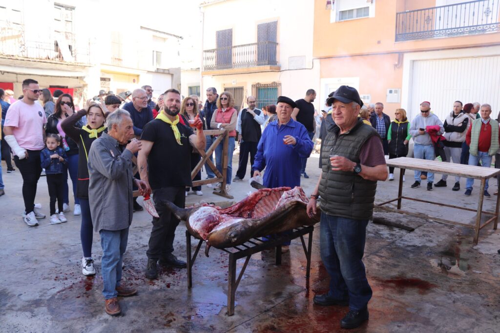 La matanza tradicional paleta es todo un signo cultural de Ahigal por su arraigo IMG 2468 scaled 1