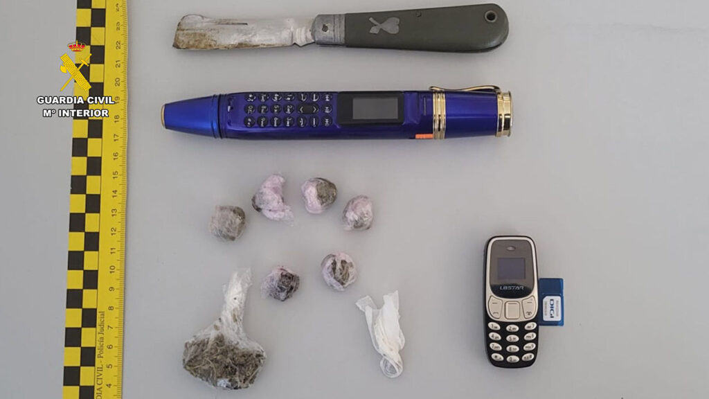 La Guardia Civil detiene a una mujer cuando pretendía acceder al Centro Penitenciario de Cáceres con objetos prohibidos y droga DRogas