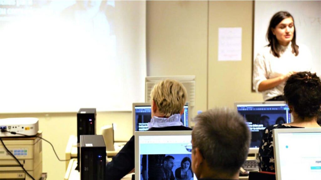 El paro se reduce en 67.420 personas en abril y se sitúa en 2.512.718, la cifra más baja desde julio de 2008 Paro 04 25