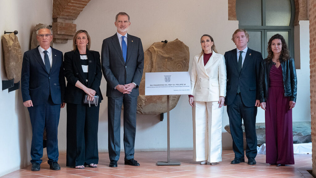 María Guardiola acompaña al rey Felipe VI en la inauguración de la ‘Sala de Protohistoria’ del Museo Arqueológico Provincial de Badajoz rey baajoz