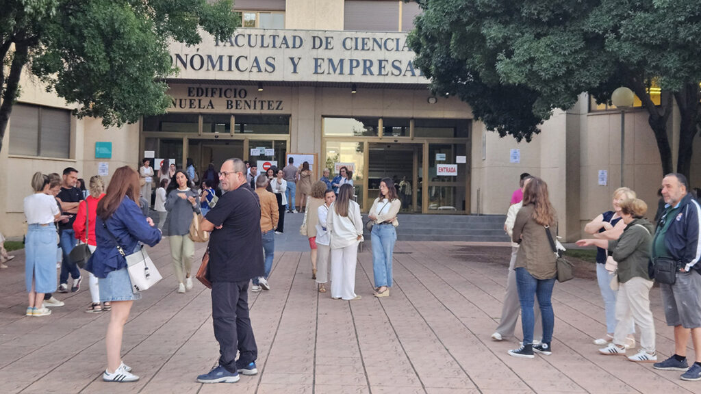 Educación publica la convocatoria de becas complementarias para estudiantes universitarios 20241030 BECAS COMPLEM