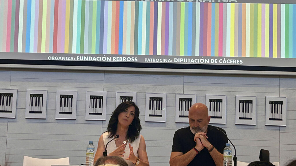 La vicepresidenta primera de la Diputación de Cáceres, Esther Gutiérrez inaugura el II Congreso Versión Original Esther 1 copia