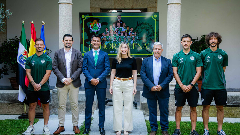 FOTO PORTADA RECEPCIÓN CACEREÑO