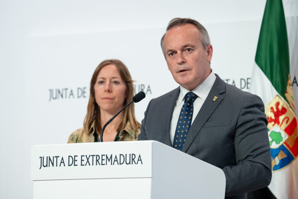 La Junta Extremadura destinará 2,5 millones de euros más para el aval joven de vivienda 54669014918_71efc2a836_o