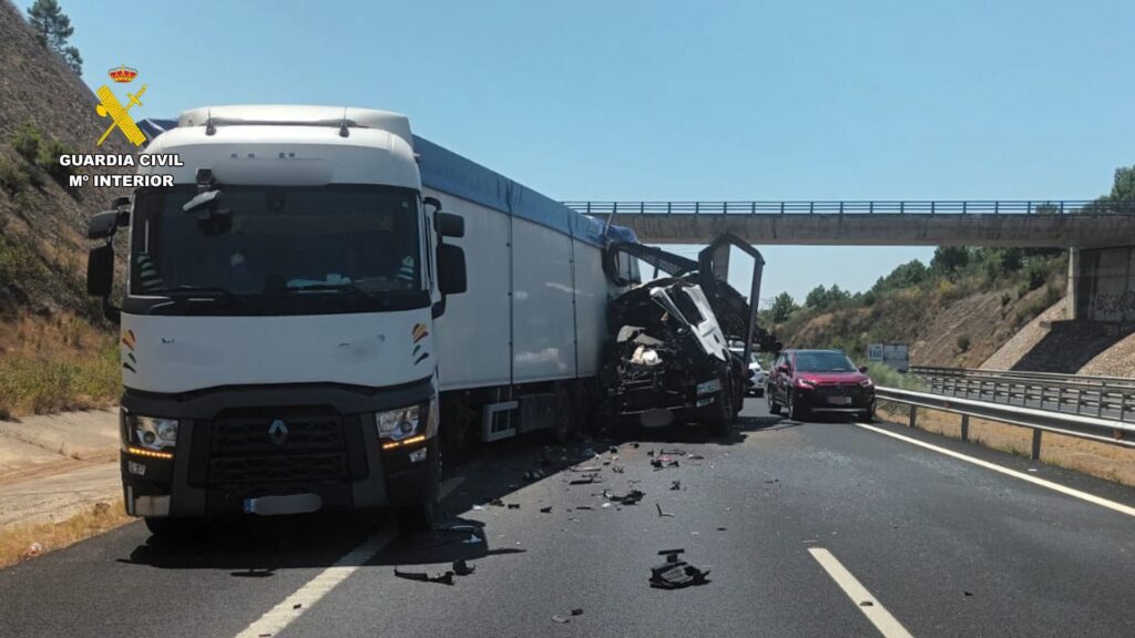 Un conductor herido en un accidente de tráfico en la autovía Ruta de la Plata WhatsApp Image 2025-07-14 at 14.45.07