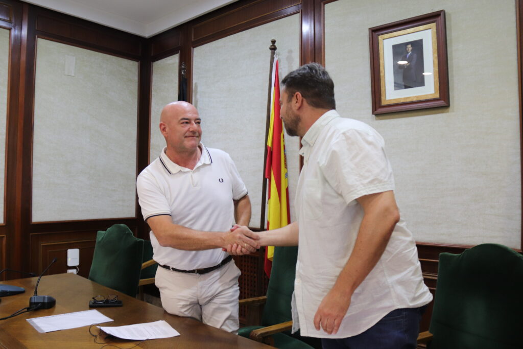 El alcalde de Béjar, Antonio Cámara, hace público los responsables de las áreas de trabajo del Ayuntamiento Cámara y Garrido