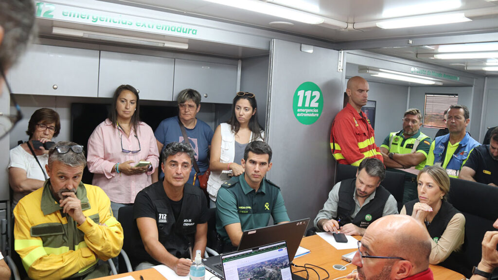 Quedan dos kilómetros para perimetrar del incendio en Hervás de los 165 totales Guariola