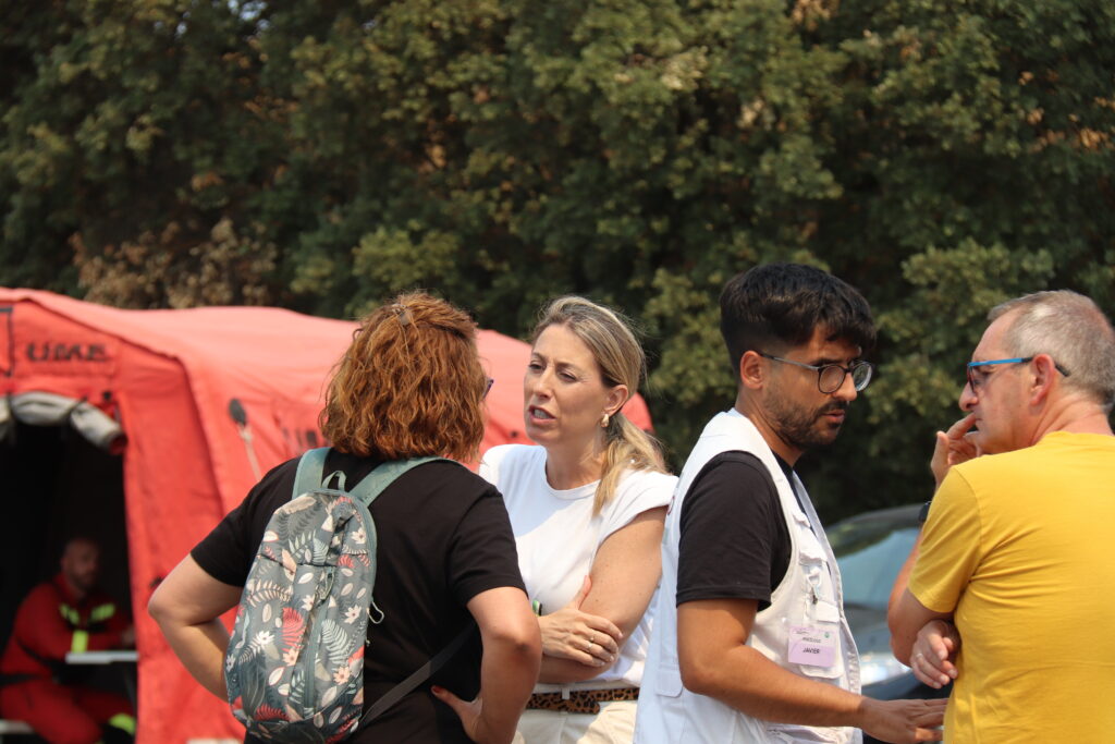 La Junta de Extremadura consigue abrir una vía por Villar de Plasencia para sacar a los vecinos de Cabezabellosa que no salieron voluntariamente IMG_6216