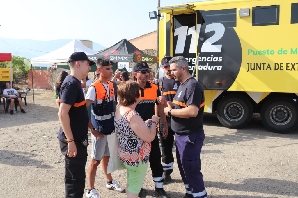 17 medios aéreos están actuado sobre el término de Hervás y franco norte IMG_6479