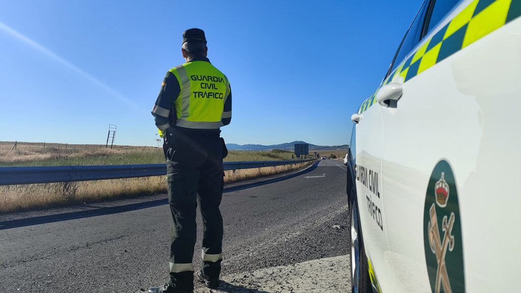La Guardia Civil investiga a una conductora por circular en sentido contrario, y bajo la influencia de drogas, por varias vías extremeñas Guardia Civil vigilancia 1