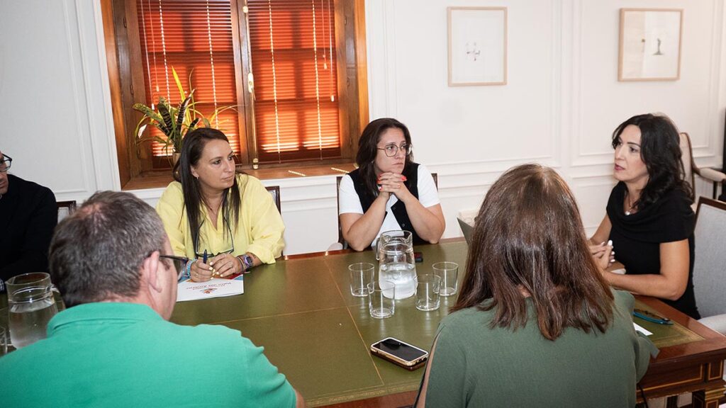 La Diputación de Cáceres manifiesta su compromiso para la recuperación de los territorios afectados por los incendios Reunion Afectados Incendios (1) (00000002)