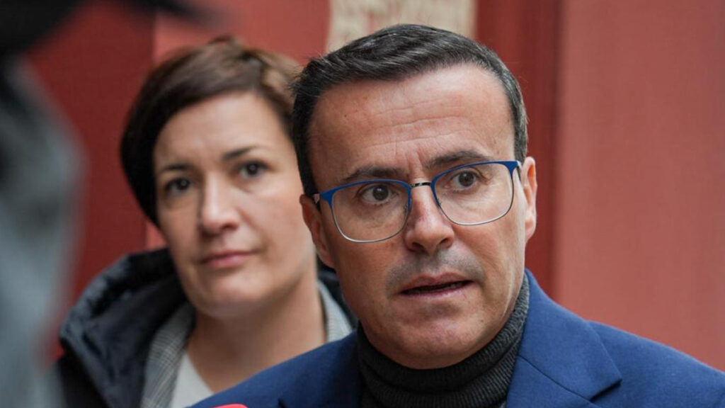 Gallardo reafirma el compromiso del PSOE con la homologación salarial de los empleados públicos y afirma que Guardiola sustituye la justicia por privilegios Gallardo 1 8