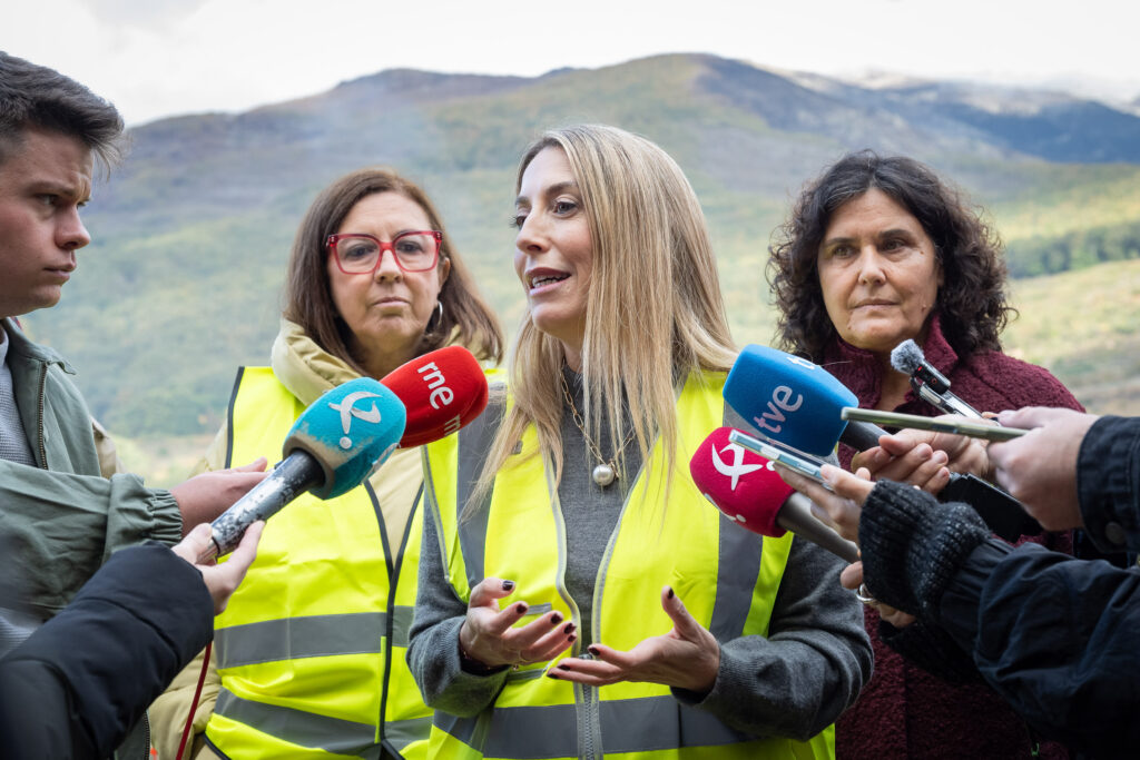 María Guardiola visita las obras de la balsa de Jerte, que garantizará el agua potable a la población durante todo el año foto canutazo