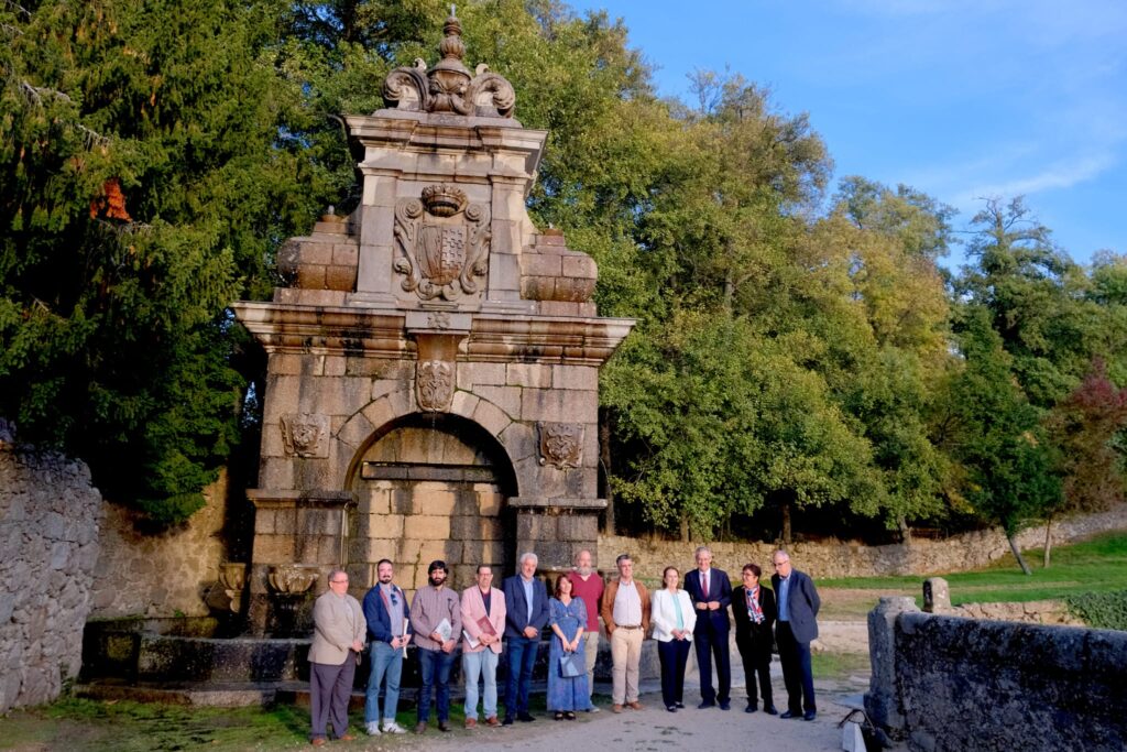 Autores en la Fuente de la Sábana
