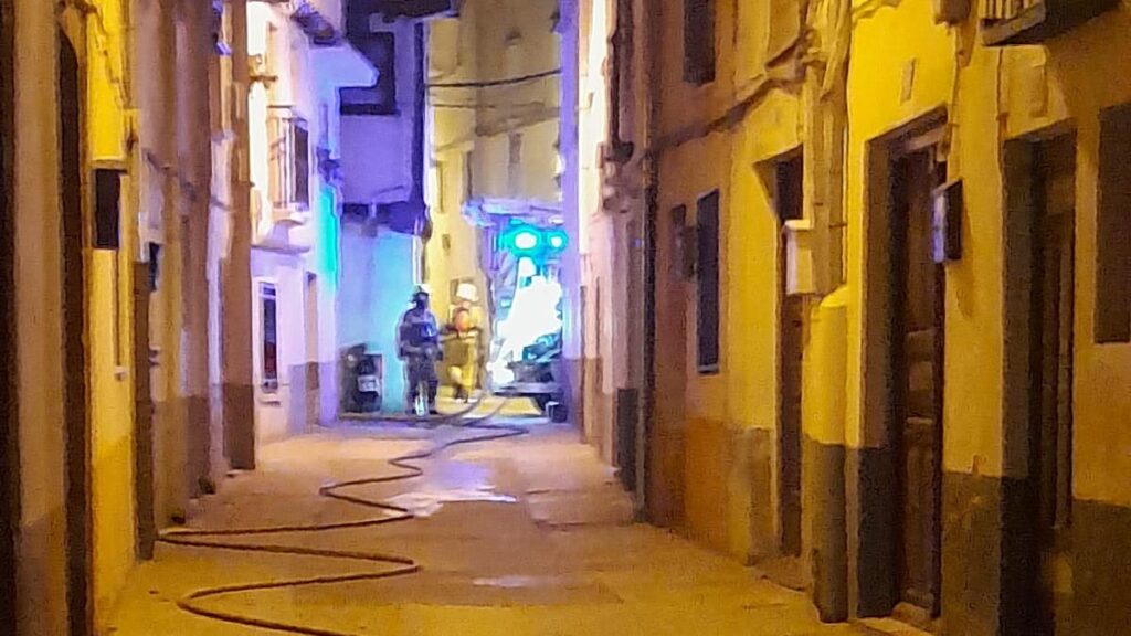 Bomberos del SEPEI intervienen en la extinción de un incendio en Hervás con un fallecido Bomberos Hervas 1