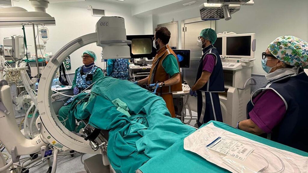 El Hospital Virgen del Puerto realiza un nuevo tratamiento que evita la cirugía en pacientes con problemas pancreáticos 20260128 1 NP Salud- HVP Cirugía páncreas