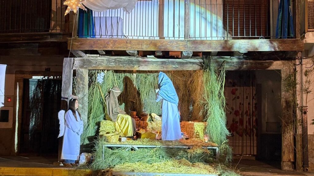 Aldeanueva del Camino se unió para dar vida a su IV BelénViviente Belen aldeanueva