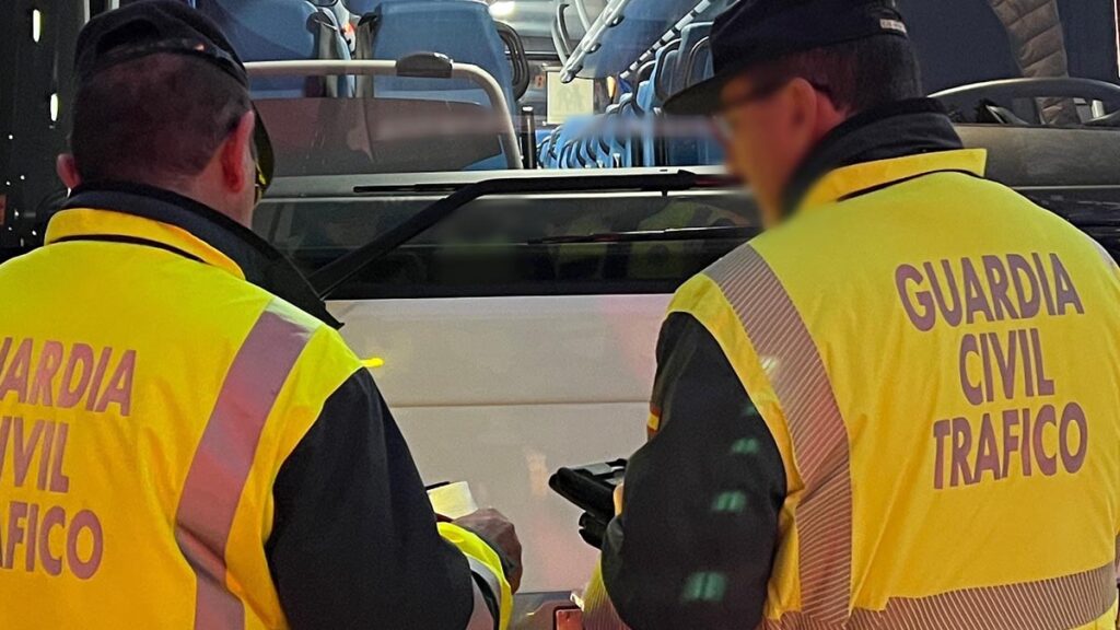 La Guardia Civil investiga a un conductor que acudió en su vehículo a un examen para recuperar el permiso de conducir Guardia Civil