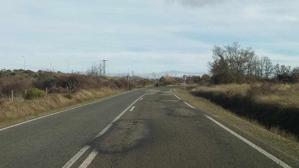 UPL exige a la Junta la reparación de la SA-212 entre Fuenterroble de Salvatierra y Guijuelo Imagen de la SA-212 entre Fuenterroble y Guijuelo (7)
