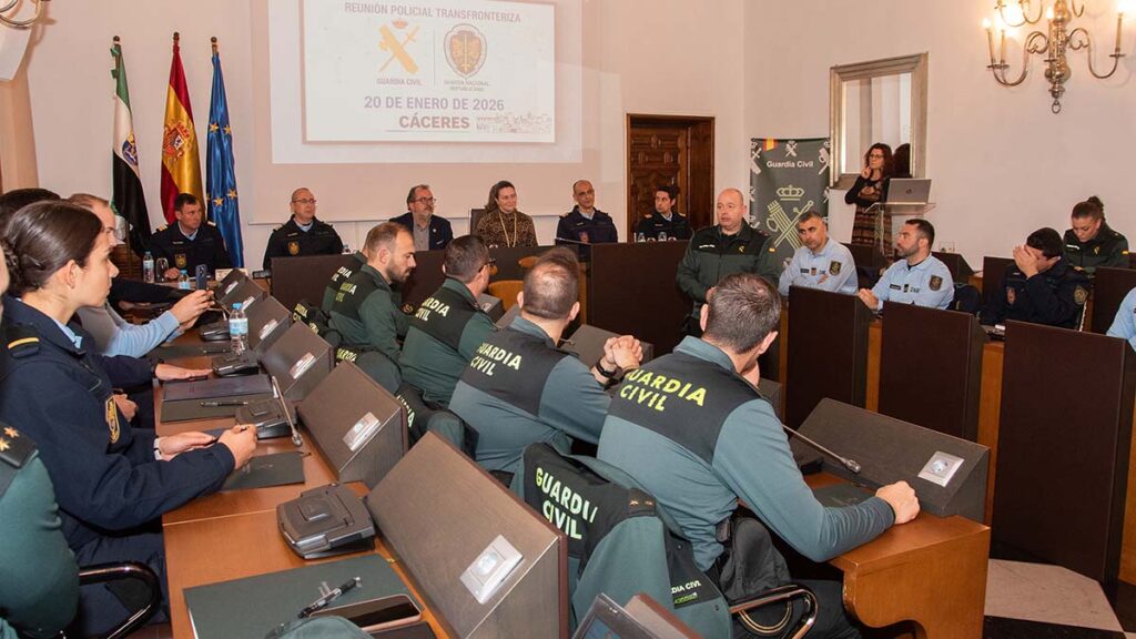 La Diputación de Cáceres acoge la reunión transfronteriza de coordinación entre Guardia Civil y Guardia Nacional Republicana REunión GCivil y GNR (2) (3)