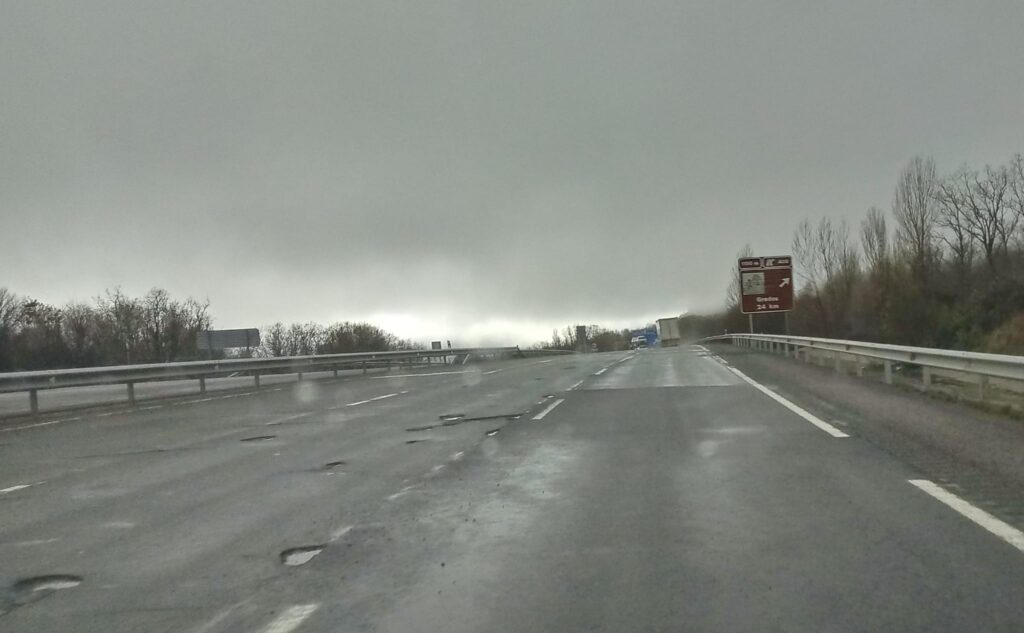 Estado de la A-66 en el Puerto de Vallejera (2). Foto, UPL.