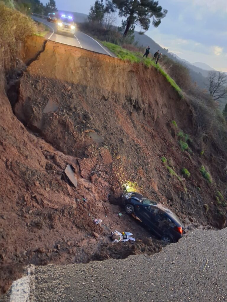 Deslizamiento que se ha producido en la CC-428 de Logrosán a Berzocana WhatsApp Image 2026-02-12 at 09.23.36 4