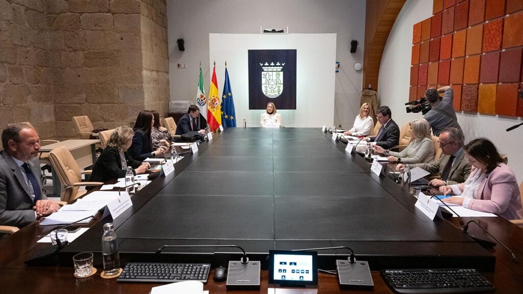 El Consejo de Gobierno aprueba 2,5 millones de euros en ayudas para crear y consolidar 110 empleos en la región Consejo de Gobierno 1