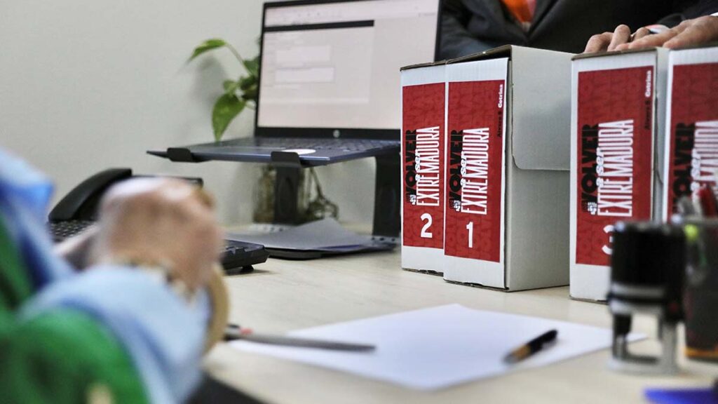 Entrega de Avales Álvaro Sánchz Cotrina (3)