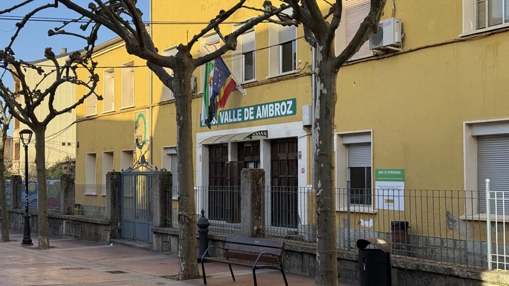 Al PSOE le falla la memoria con el instituto ‘Valle de Ambroz’ Instituto de Hervás