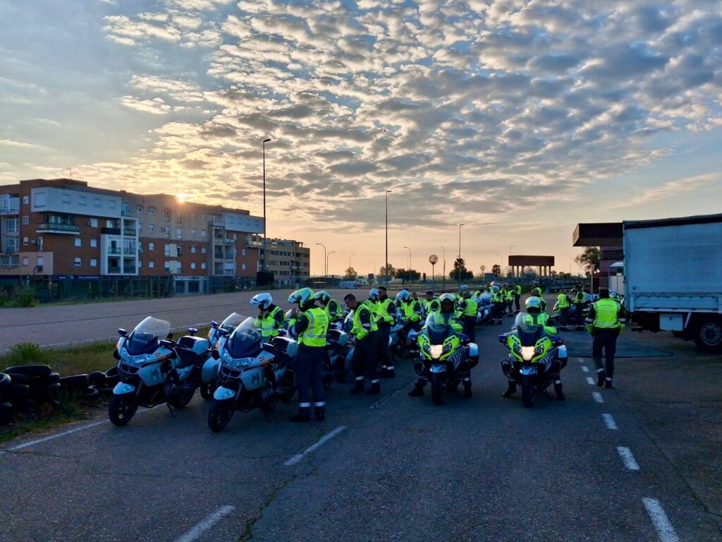 La Escuela de Tráfico de la Guardia Civil realiza un recorrido formativo por cinco provincias con 50 motocicletas WhatsApp Image 2026-03-23 at 09.07.40
