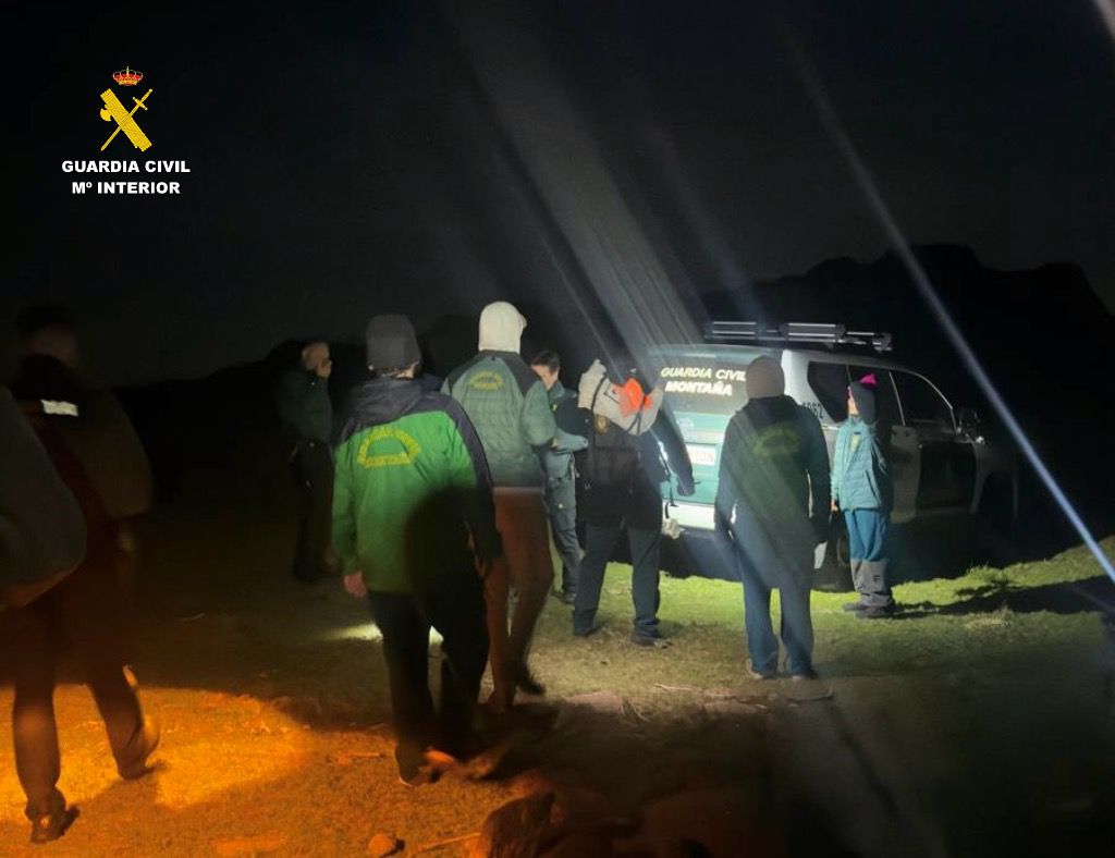 La Guardia Civil rescata a cuatro senderistas portugueses perdidos en una zona de montaña de Guijo de Santa Bárbara (Cáceres) WhatsApp Image 2026-04-05 at 09.00.26