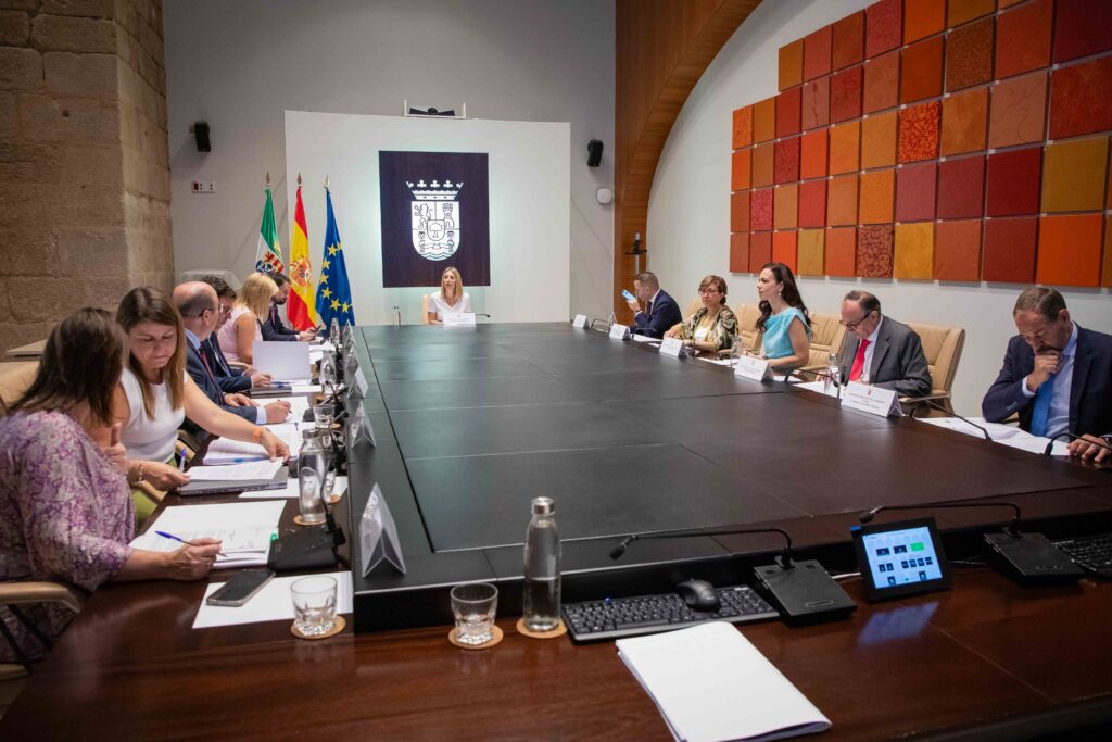 La Junta aprueba la construcción de un centro residencial en Torrejoncillo y completa el nuevo modelo de atención a personas mayores 20260630 1 NP Consejo de Gobierno