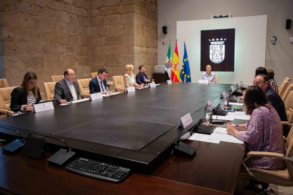 El Consejo de Gobierno aprueba las ayudas de 250 euros mensuales para alquiler de vivienda, dirigidas a jóvenes de hasta 35 años _SP_2254