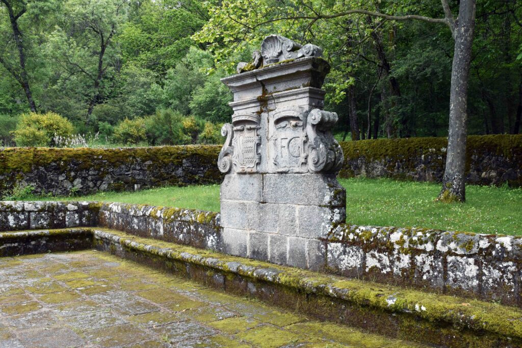 2 ESTRADO BLASONADO DE EL BOSQUE DE BÉJAR FOTO DE JOSÉ MUÑOZ DOMÍNGUEZ 2026 RED