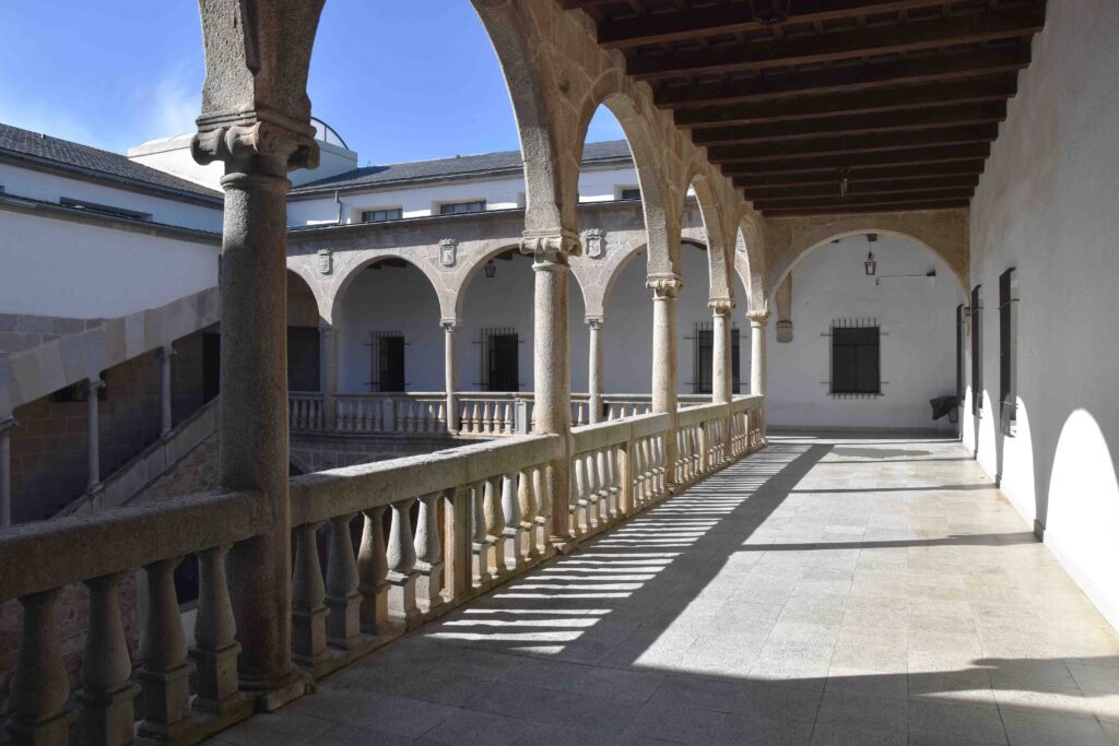 3 PATIO DEL PALACIO DUCAL DE BÉJAR FOTO DE JOSÉ MUÑOZ DOMÍNGUEZ 2026 RED