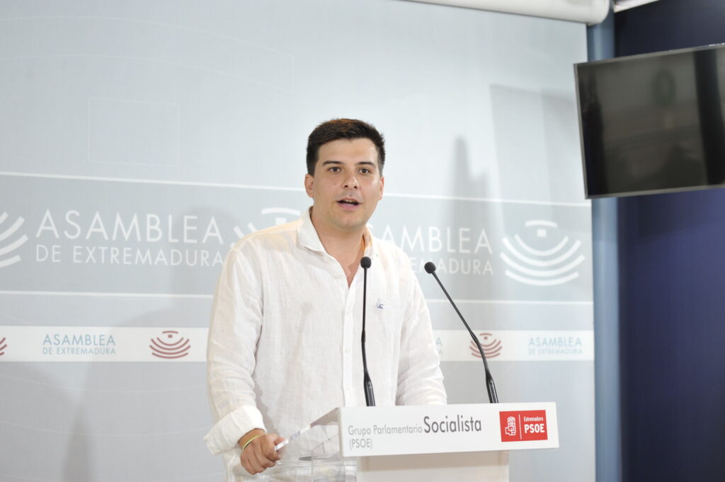 El PSOE lamenta que mientras en España baja el paro, en Extremadura sube y desaprovecha el excelente momento de la economía nacional 55425400171_7e356d6f68_k