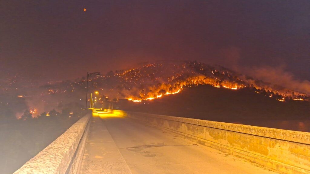 La Confederación Hidrográfica del Tajo (CHT) declarara el Escenario 0 de emergencia en las presas de Burguillo, Charco del Cura y Picadas (río Alberche), conforme a sus Planes de Emergencia Incendio Presa de Burguillo (Ávila)